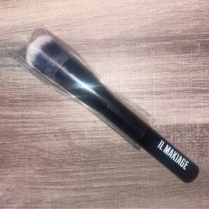 IL MAKIAGE Foundation Brush